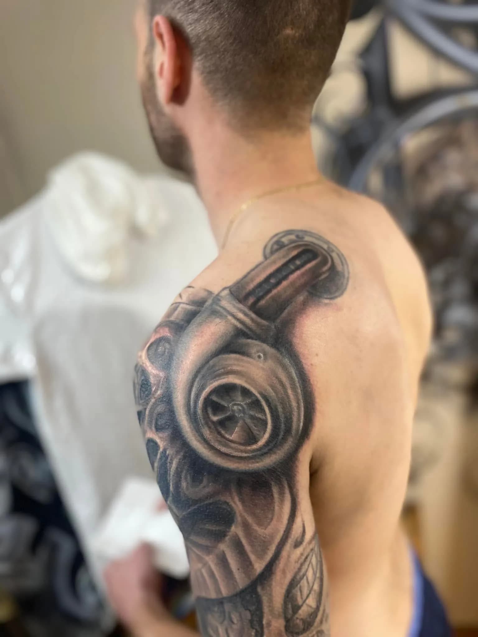 Biomechanical turbine shoulder, black & gray
