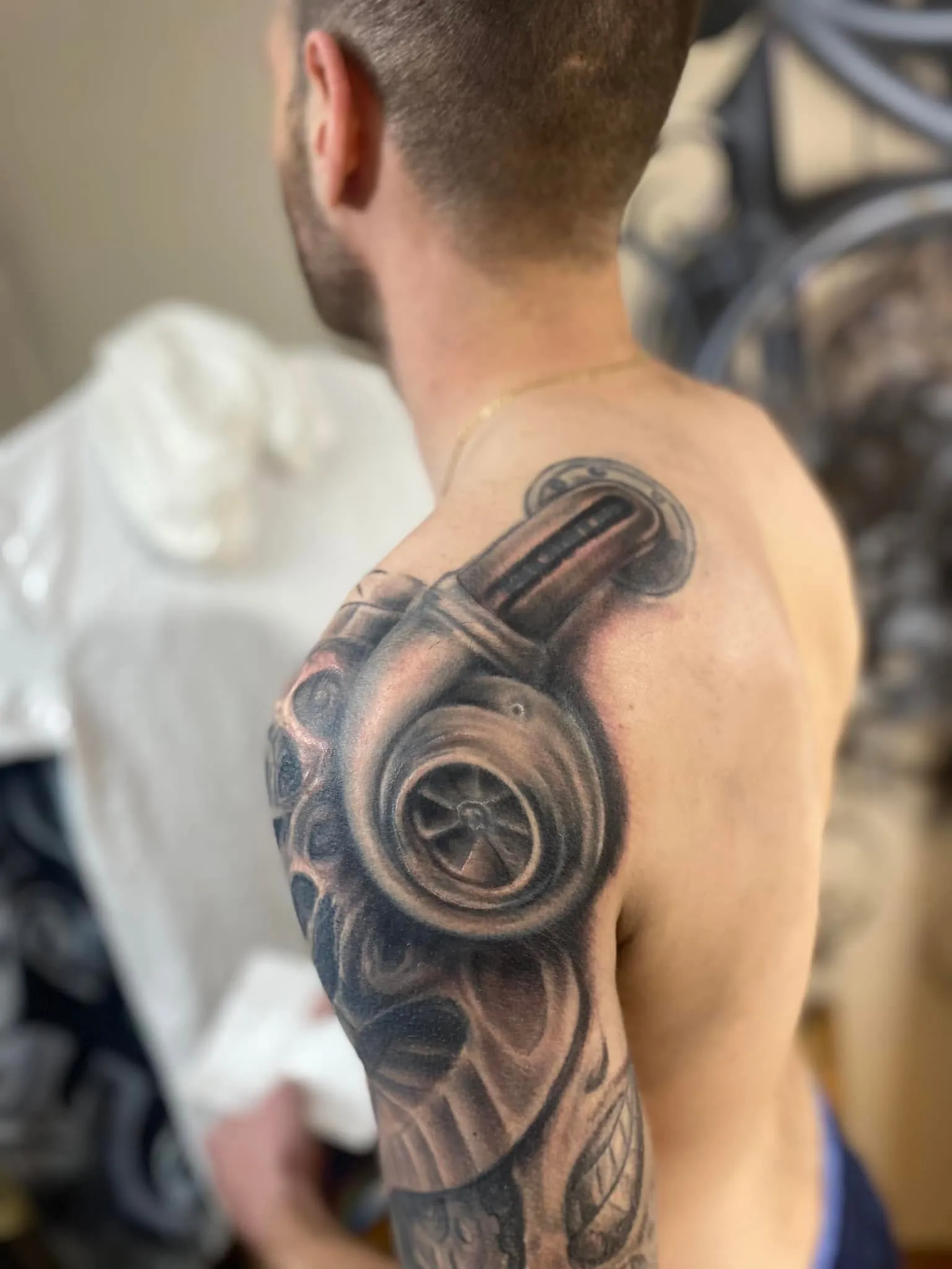 Biomechanical turbine shoulder, black & gray